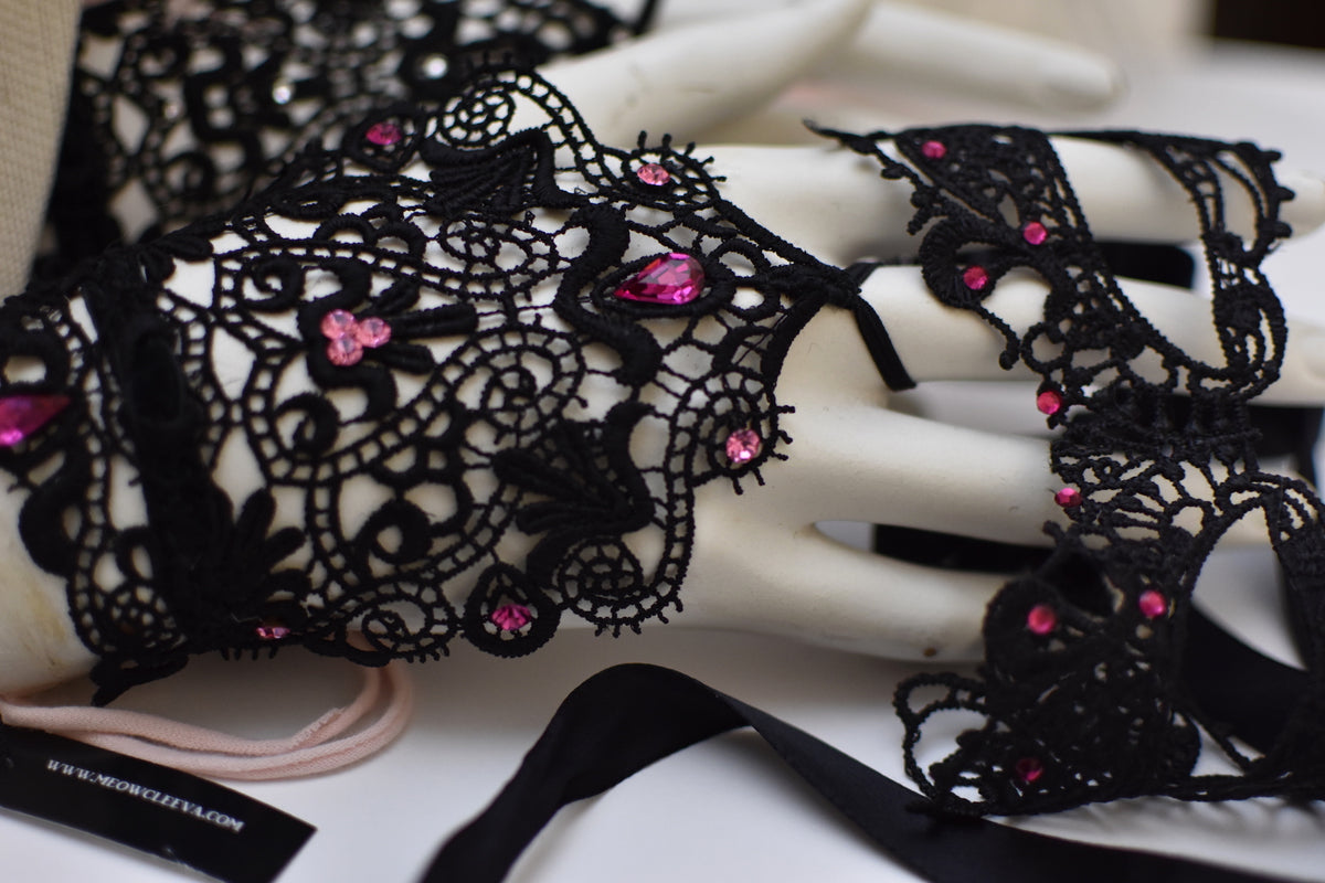 Vintage lace glove
