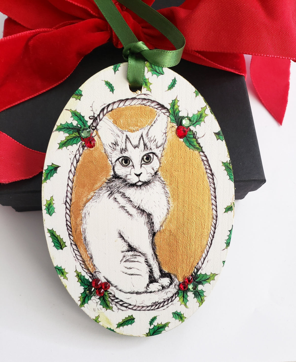 Smoky Eyes- MeowCleeva®  Pet Wood Ornament
